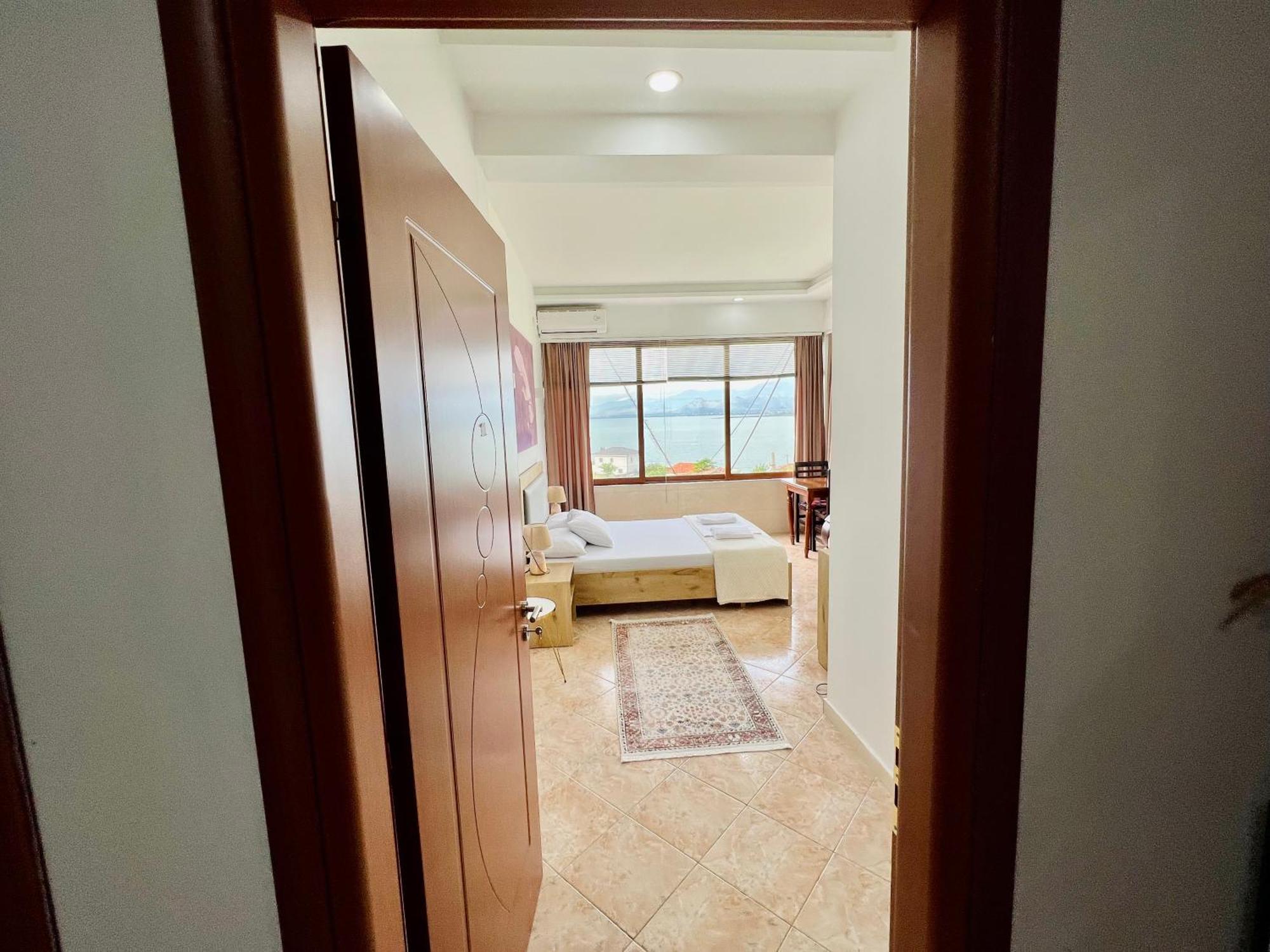 Iart Residence Shiroka Bagian luar foto