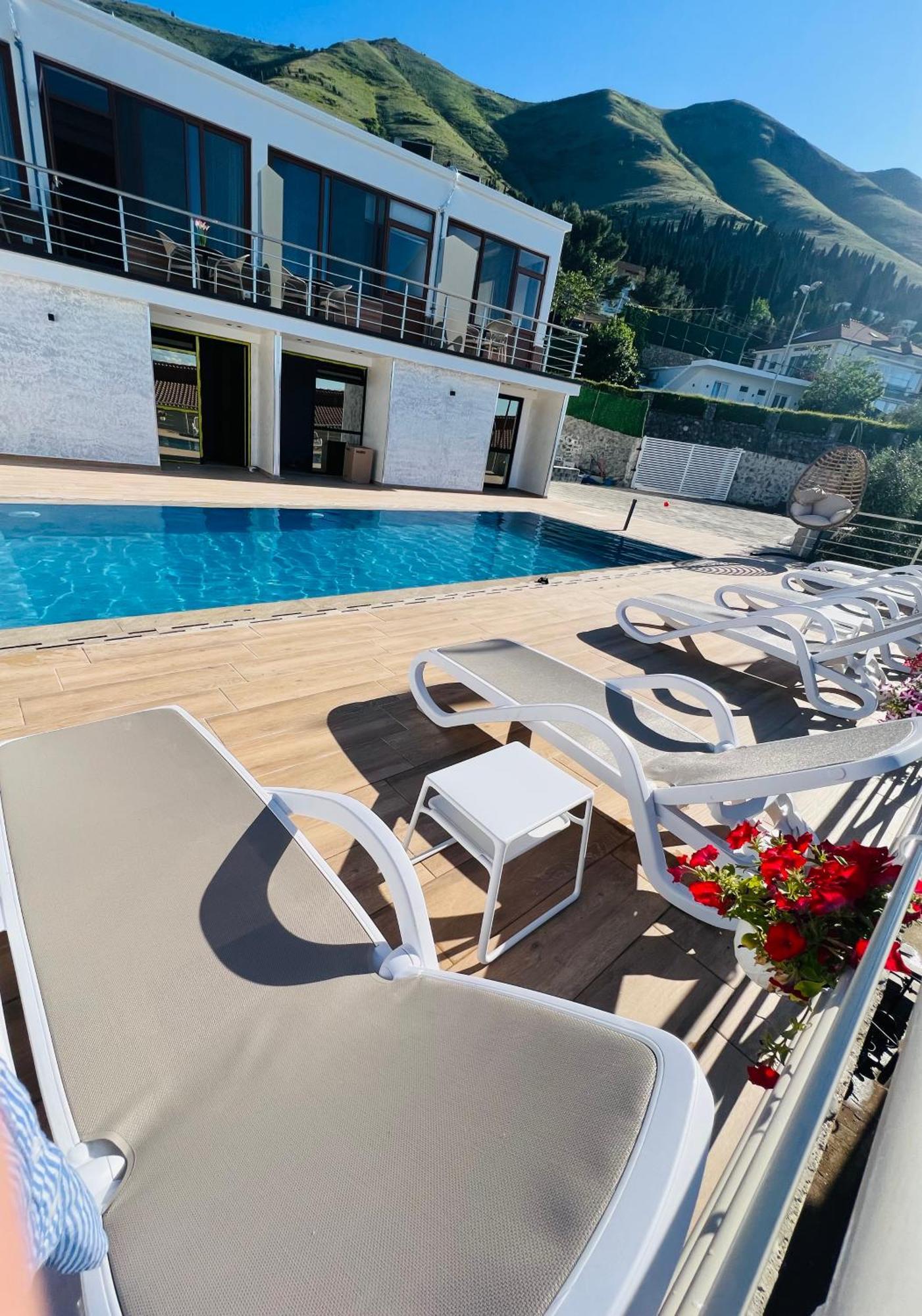 Iart Residence Shiroka Bagian luar foto